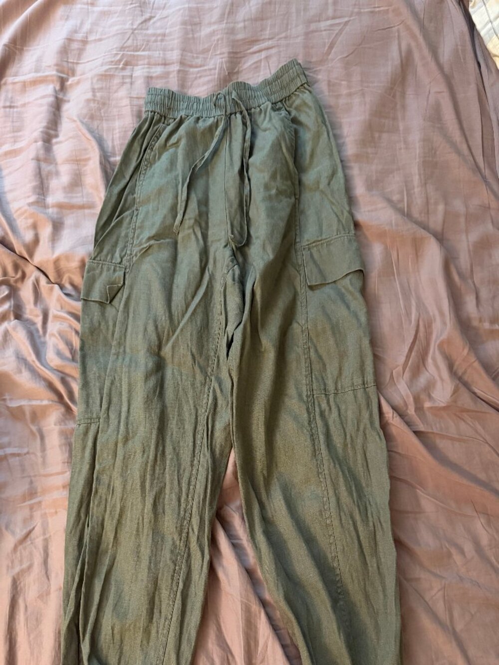 Everlane, The Cargo Curve Pant in Linen - Picture 4 of 8